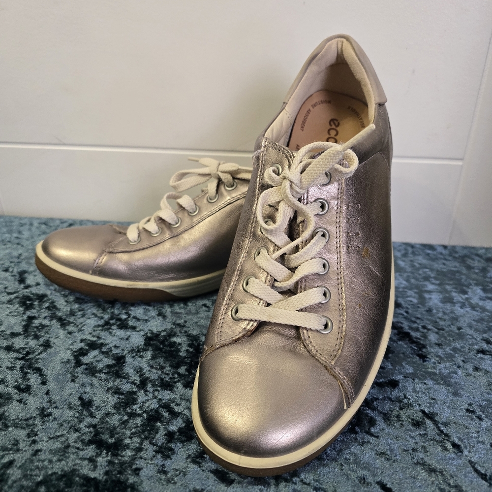 ECCO Womens Metallic  Leather Sneakers Shoes Size 10\41